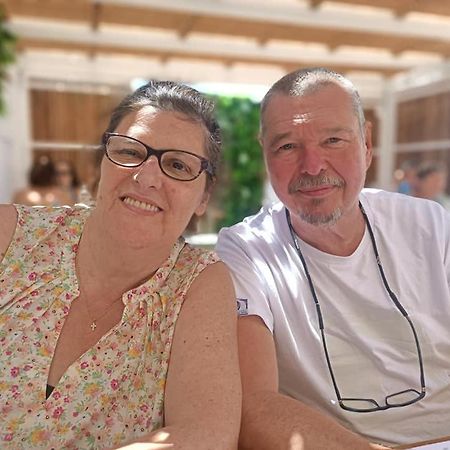 Philippe & Marie, A Louer Petite Chambre Chez L'Habitant Avec Terrasse Dans Villa, Au Pied Du Luberon Cucuron Exterior foto
