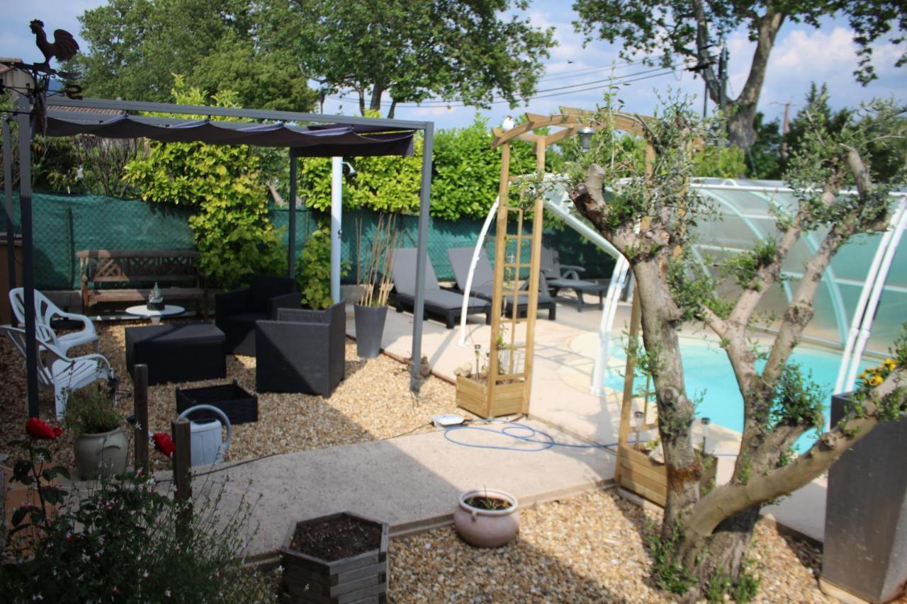 Philippe & Marie, A Louer Petite Chambre Chez L'Habitant Avec Terrasse Dans Villa, Au Pied Du Luberon Cucuron Exterior foto