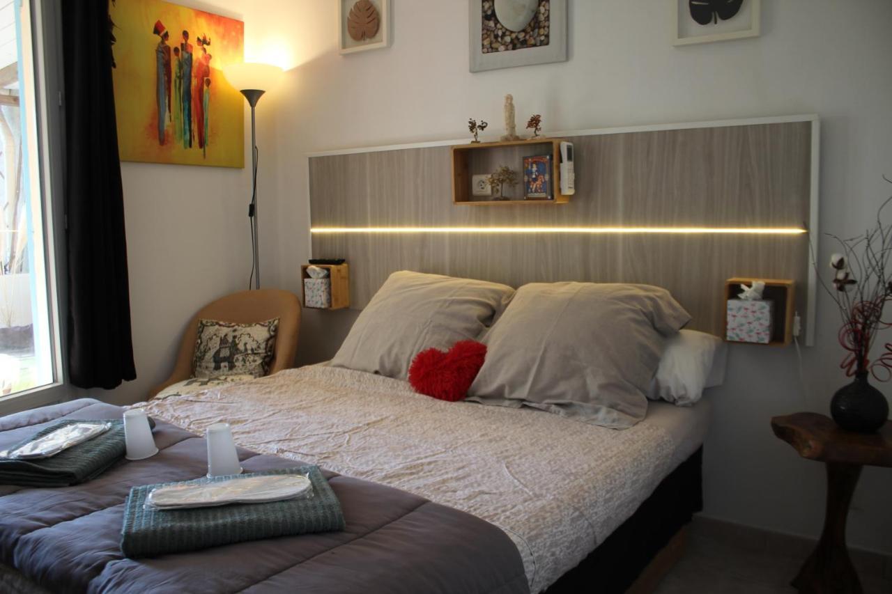 Philippe & Marie, A Louer Petite Chambre Chez L'Habitant Avec Terrasse Dans Villa, Au Pied Du Luberon Cucuron Exterior foto